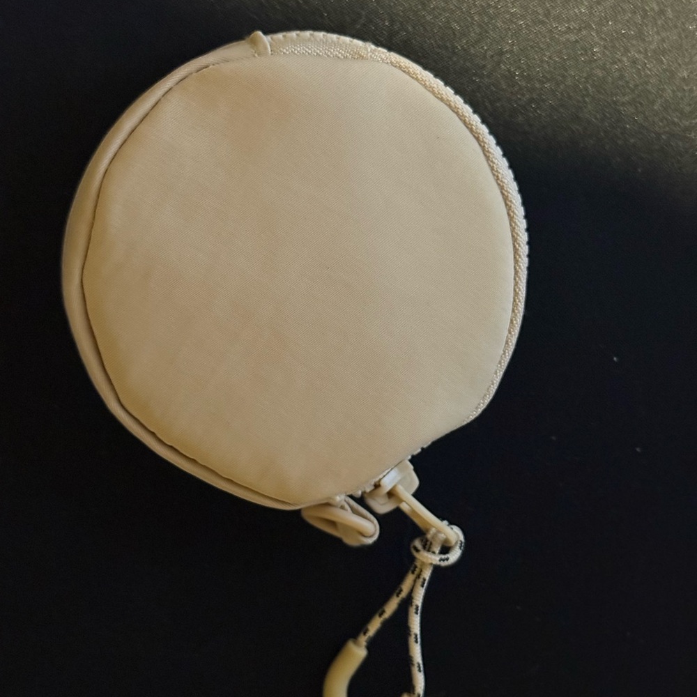 3 BEIS accessories: Black Leather Wallet/Beige Round Mini Bag/Black Small Bag - Picture 5 of 10